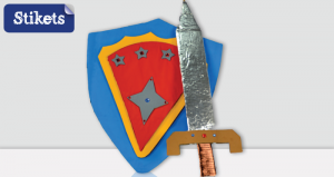 Escudo e espada de cartão